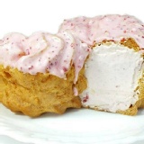 日式鮮奶冰淇淋泡芙(草莓) 特價：$15