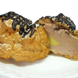 日式鮮奶冰淇淋泡芙(巧克力布丁) 特價：$15