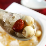 木耳蓮子釀甜湯 特價：$32