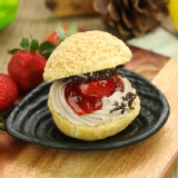 爆餡草莓泡芙(巧克力牛奶) 特價：$165