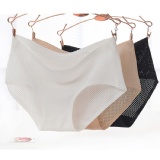 新一代法式冰絲透氣無痕內褲 特價：$69