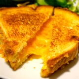 原味雙乳酪爆漿乳酪三明治 特價：$50