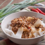 【新品】栗園米食客家風味粄條(辣味炸醬) 特價：$34