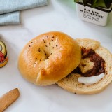 黑糖紅豆麻糬貝果 特價：$45