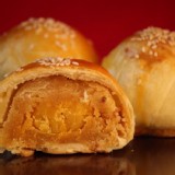 【喬誌烘焙】綠豆蛋黃酥+烏豆沙蛋黃酥 特價：$55