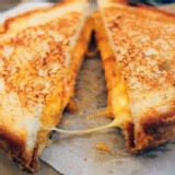 【熱樂煎】原味乳爆乳酪三明治 特價：$59