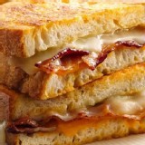 【熱樂煎】培根乳爆乳酪三明治 特價：$59