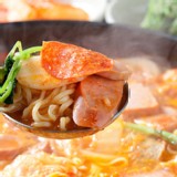 【歐霸部隊鍋】泡菜燒肉부대찌개(送炸醬烏龍麵1包) 特價：$249