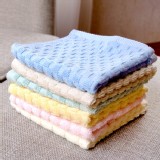 來福牌方格凹凸素色方巾 厚款(隨機色) 特價：$30