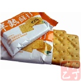 1台斤裝(600g)半熟蘇打 1斤裝約27小包，添加天然酵母，採用半發酵烘培，有奶油、麥香2種口味可以選購