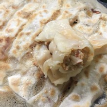 泡菜臭豆腐雞腿肉鍋貼