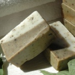 茶樹蕁麻葉精油手工皂（原價159元）