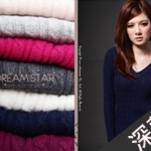 V領麻花素面針織上衣（深藍）/件