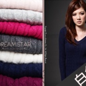 V領麻花素面針織上衣（白）/件