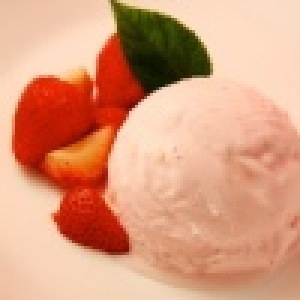 ＊甜心魔力＊大湖草莓 【家庭號】(1000ml/桶) 特價：$170