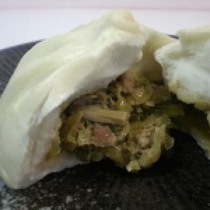 酸菜鮮肉包(微辣)