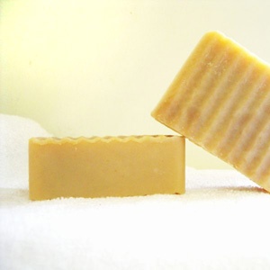 夏日淨白美膚系列 ~玉竹薏仁淨白保濕皂 (中油肌、混合肌適用有輕微去角質作用)