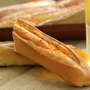 九州博多チャーミング 明太子魔杖(辣味)Mentaiko Baguette明太子辛バゲット