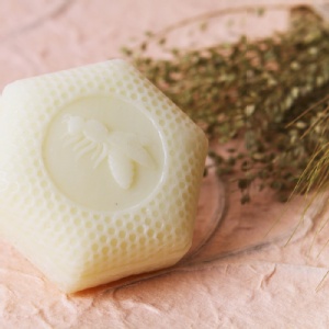 BEE GARDEN蜂蜜乳霜皂(白色)