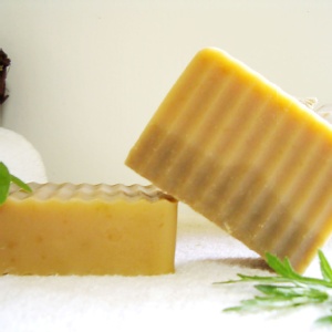 阿飄月除穢避邪、保平安系列 ~ 香茅艾草母乳滋潤平安皂