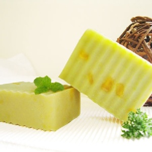 夏日淨白美膚系列 ~ 小黃瓜淨白調理保濕皂