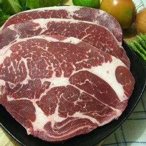 美國安格斯梅花沙朗牛排~比臉大21盎司~