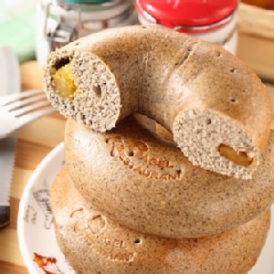 黑麻牛奶地瓜貝果(黒ゴマギュウニュウイモ)