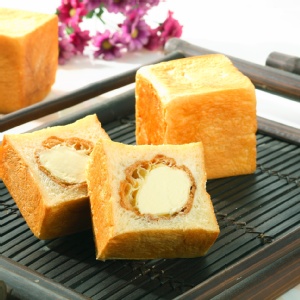 骰子吐司(cream泡芙) 特價：$30