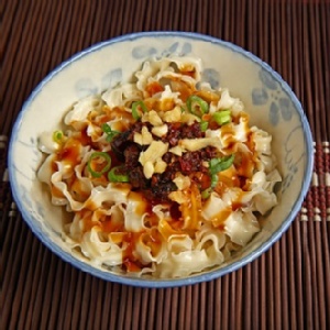 老媽拌麵 (麻辣) 特價：$34