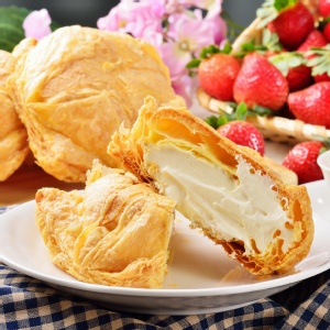 [主購禮] 滿1500元送牛奶千層冰心泡芙1入