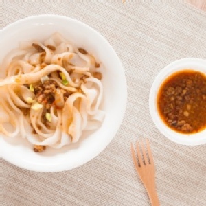 栗園米食客家風味粄條(川味辣醬)