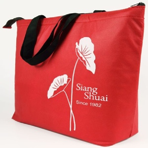 [主購禮] 滿6000元，送香帥保冷袋一個+3入裝紅包袋2組