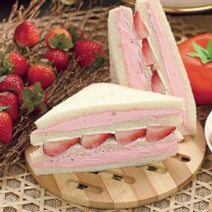 【美食村】草莓三明治 特價：$30