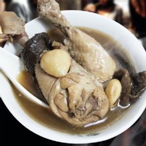 【那魯灣】老菜脯雞腿湯1包 特價：$179