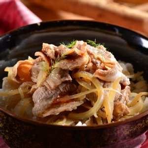 【團員禮】每購買2組送獨家新品日式豚丼飯一盒(價值$120元) 以此類推 特價：$0