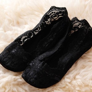 B.蕾絲花邊透氣防滑隱形襪-黑色 特價：$35