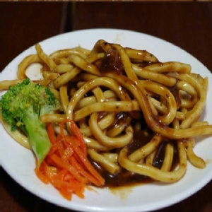 【全高雄夜市之王-瑞豐夜市萬國牛排(鐵板麵)】 特價：$45