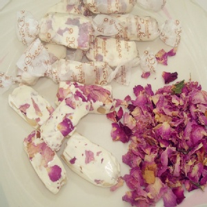 玫瑰夏威夷牛軋糖