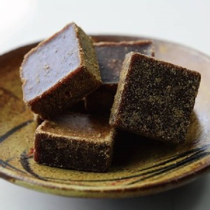 [主購禮] 單筆訂單份數滿30包，主購禮送【京廚】高濃純養生黑糖口含錠1包(即期)