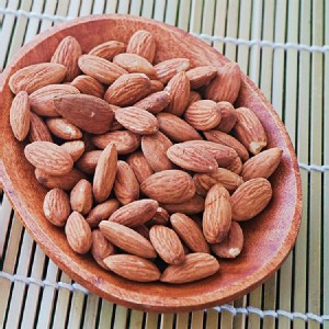 《小山日初》手工輕焙杏仁果 (300克/包)