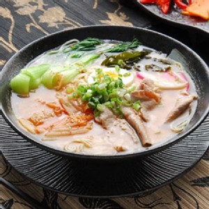 【幸福拉麵】梅花豬肉泡菜拉麵 (不含餐具&滷蛋及青菜)