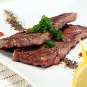 【買一送一】【勝崎牛排】頂級藍鑽榖飼雪花去骨小排(每包只要229元)