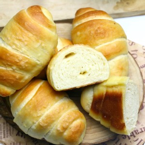 【美食村】玫瑰海鹽奶油捲 特價：$95