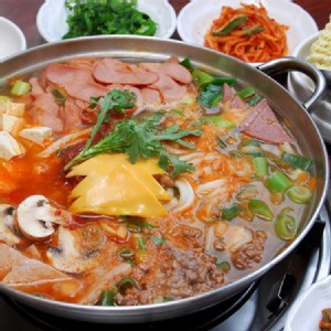 【歐霸部隊鍋】泡菜牛肉 特價：$198