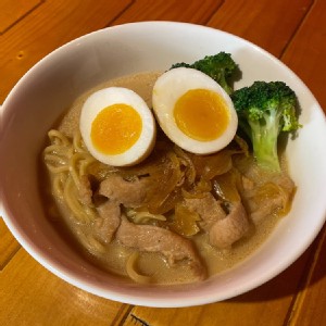 【赤鳥拉麵】五花燒肉玉子拉麵 (豚骨)