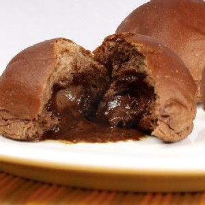 【奧瑪烘焙】爆漿巧克力餐包 特價：$75