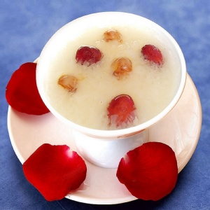 【養生銀耳露】- 桂圓紅棗