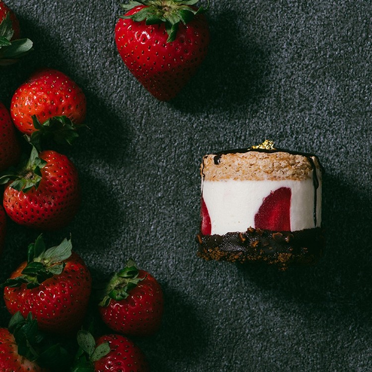 【樂樂甜點】草莓脆皮金箔提拉米蘇