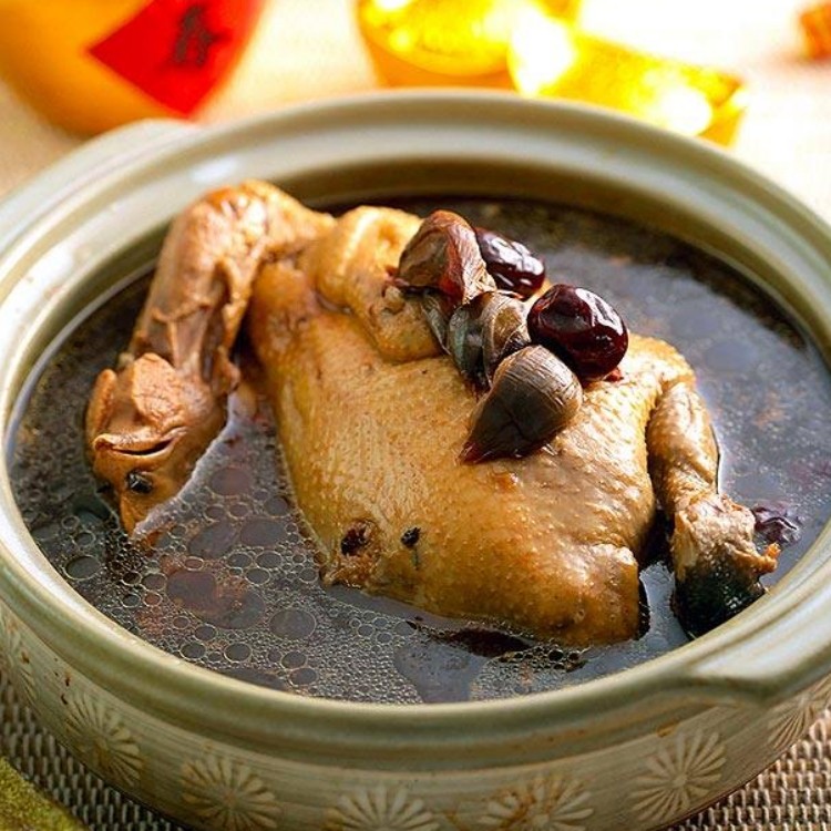 【雞婆】霸氣黑蒜頭雞湯(2020蘋果日報年菜冠軍）