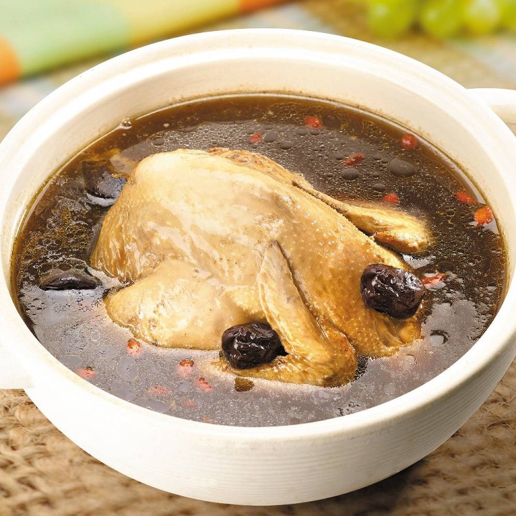 【雞婆】霸氣黑蒜頭雞湯(2020蘋果日報得獎年菜)